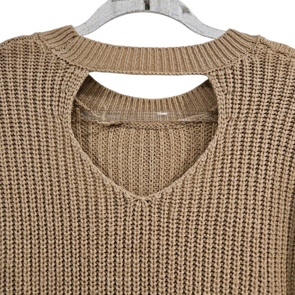 Woman's Tan Cable Knit Sweater NWOT - Picture 5 of 6